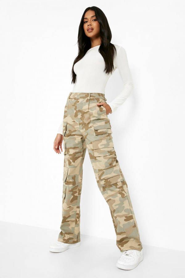 boohoo Camo Cargo Broek Met Zakken En Rechte Pijpen, Beige
