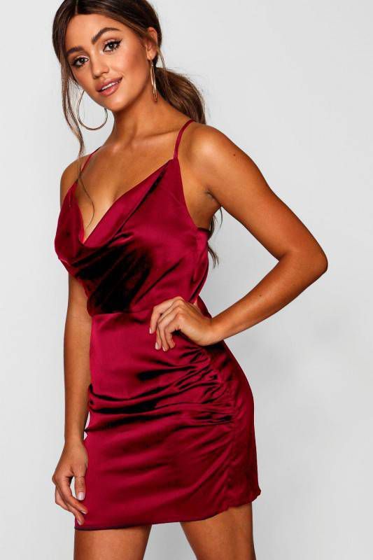 boohoo Satijnen Florence Bodycon Jurk Met Waterval Hals, Rood