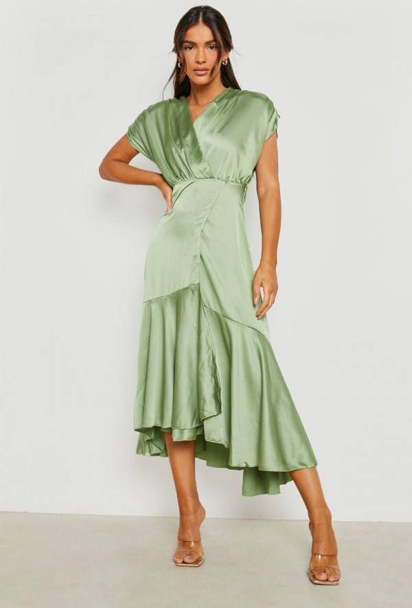 boohoo Satijnen Assymetrische Midaxi Jurk Met Losvallende Zoom, Olive
