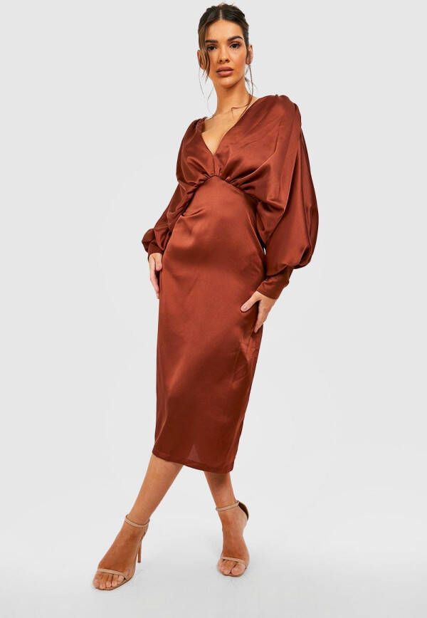 boohoo Satijnen Midi Jurk Met Laag Decolleté, En Shirtmouwen, Chocolate