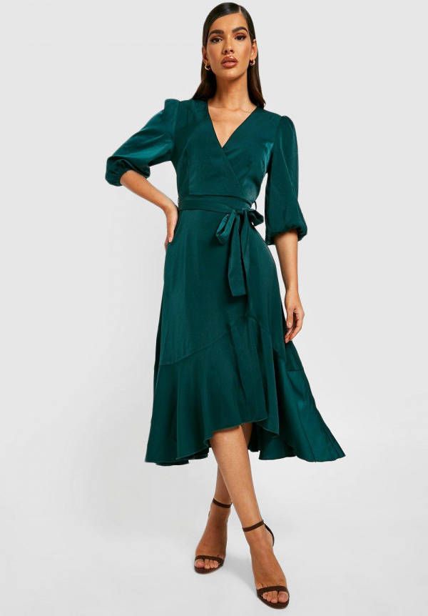 boohoo Satijnen Midi Jurk Met Laagjes En Geplooide Zoom, Emerald
