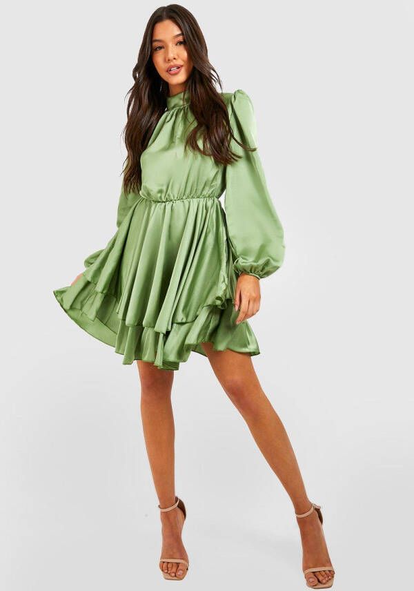 boohoo Satijnen Skater Jurk Met Hoge Hals En Dubbele Lagen, Olive