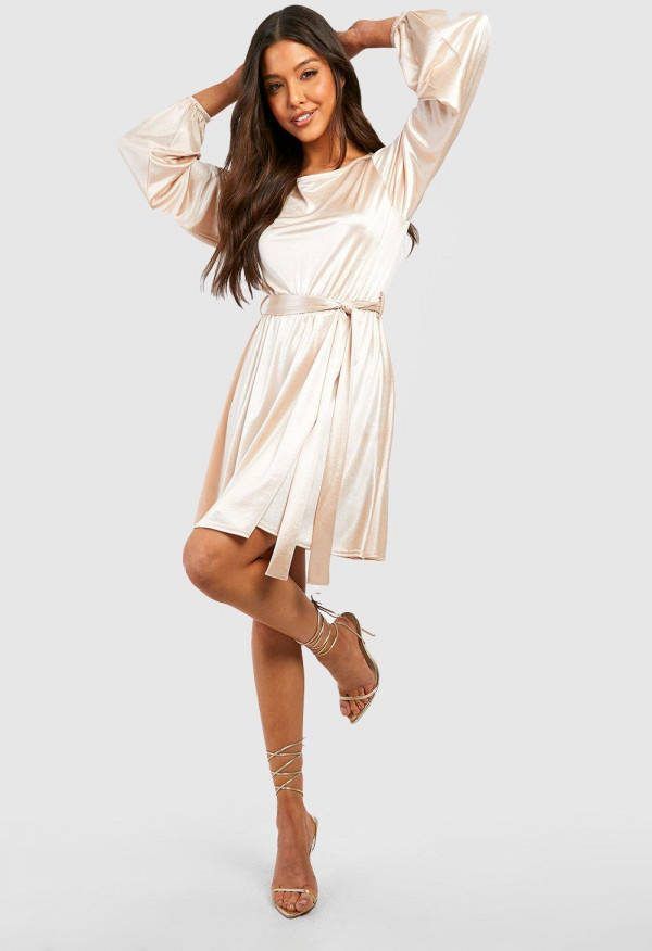 boohoo Strakke Satijnen Skater Jurk Met Ceintuur, Champagne