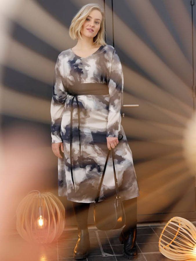 Sara Lindholm Jurk Van soepelvallend satijn Zwart/Multicolor