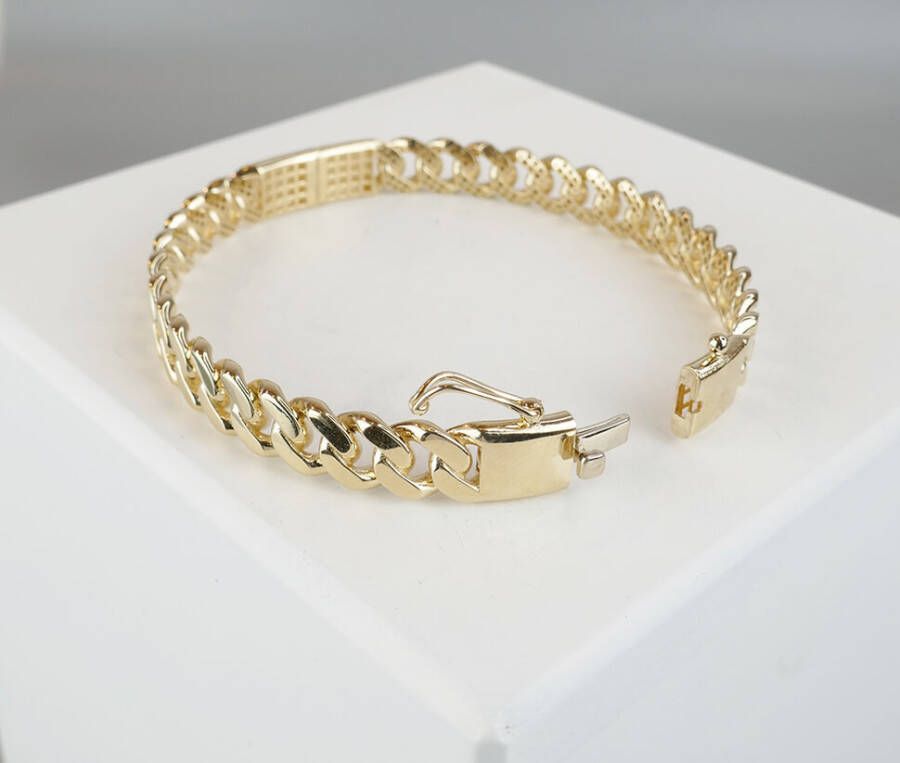 Christian Schakel model slavenarmband